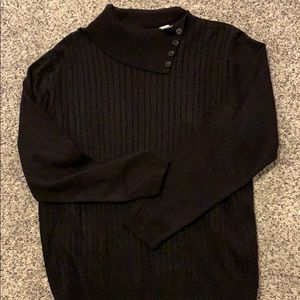 Beautiful long sleeve sweater by Alfred Dunner